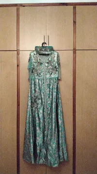 Caftan brocard perlé en vert