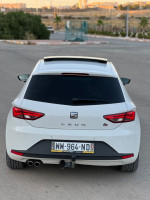 moyenne-berline-seat-leon-2015-fr15-setif-algerie