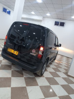 utilitaire-fiat-professional-doblo-2024-italy-noire-cinema-constantine-algerie