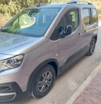 سيارات-peugeot-rifter-2023-allure-أم-البواقي-الجزائر
