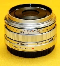 OLYMPUS M ZUIKO M43 17mm F1.8 Silver