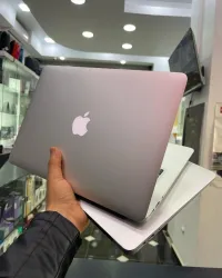 MACBOOK AIR 2017 A1466 EMC 3178 13 Intel Core i5-5350U 3 Mo de cache,à 2,90 GHz 8GB  128GB SSD  