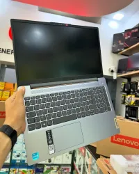 LENOVO IDEAPAD SLIM 3i Intel Core i3-1305U  10 Mo de cache jusqu à 4,50 GHz 8GB 256GB SSD 15.6 FHD