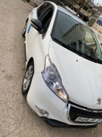 voitures-peugeot-208-2013-hdi-skikda-algerie