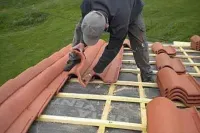 Travaux de couverture en tuile et chalets en bois 