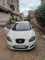 moyenne-berline-seat-leon-2011-fully-el-khroub-constantine-algerie