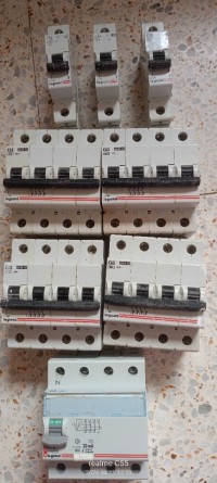 آخر-380v-interrupteur-deffirentiel-30-ma-04-disjoncteur-legrand-شبلي-البليدة-الجزائر
