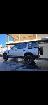 Land Rover Defender 2021 