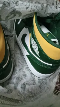 Nike Jordan 1 mid