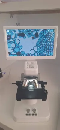 MICROSCOPE AVEC ECRAN DIGITAL 7"