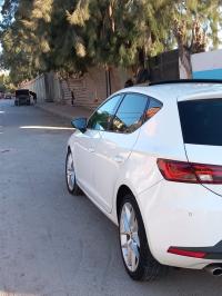 moyenne-berline-seat-leon-2014-fr-tipaza-algerie