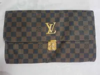 صاك من جلد ماركة louis vuitton   34cm/20cm 
