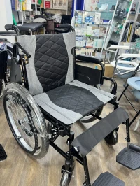 Chaise roulante / fauteuil roulant 