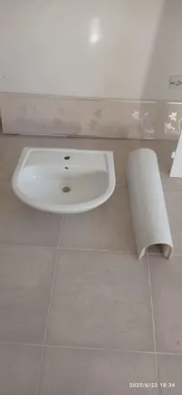  للبيع تاقة وباب وريدو ألمنيوم 
