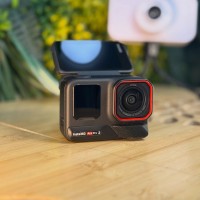 آلة-تصوير-insta-360-ace-pro2-en-excellent-etat-avec-fixation-magnetique-باب-الزوار-الجزائر