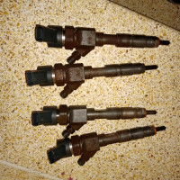 pieces-moteur-injecteur-dorigine-renault-megane-2-laguna-draa-el-mizan-tizi-ouzou-algerie