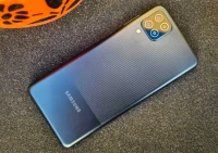 SAMSUNG M12