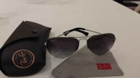 نظارات-شمسية-للرجال-ray-ban-gris-argente-monture-poli-argent-شراقة-الجزائر