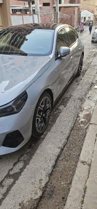 voitures-bmw-serie-5-2025-x-drive-beni-mered-blida-algerie