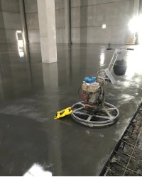 بناء-و-أشغال-realisation-de-une-coulage-la-beton-helicoptere-sous-sol-lisse-الكاليتوس-الجزائر