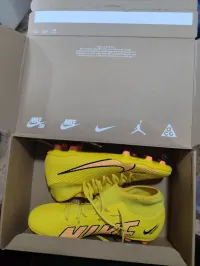 Soulier Nike Mercurial originale pointure 41