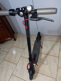 سكوترات-و-زلاجات-trottinette-electrique-mi-xiaomi-باب-الزوار-الجزائر