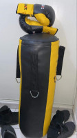 articles-de-sport-sac-boxe-avec-une-paire-gant-chlef-algerie