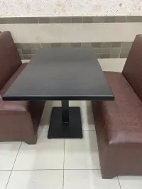 Tables avec fauteuil 