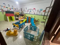 Matériel de la crèche et tables pour enfants ( crèche)