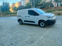 location-de-vehicules-fourgon-avec-chauffeur-reghaia-alger-algerie