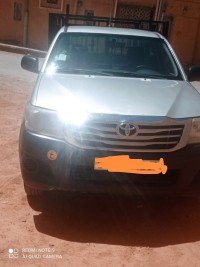 voitures-toyota-hilux-2012-bechar-algerie