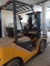 engin-el-bordi-chariot-elevateur-clarke-3-tonnes-2014-tizi-ouzou-algerie