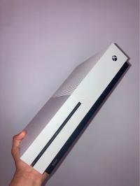 XBOX ONE S 1TB AVEC TICKET DE GARANTIE JAMAIS OUVERT