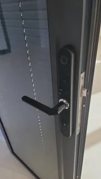 Serrure intelligente pour porte en aluminium/PVC 