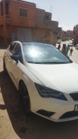 moyenne-berline-seat-leon-2015-fr15-es-senia-oran-algerie