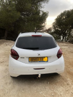 voitures-peugeot-208-2017-allure-facelift-abou-el-hassan-chlef-algerie