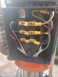 كهربائي électricien 