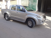 voitures-toyota-hilux-2013-44-ain-djasser-batna-algerie