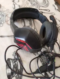 headphones 