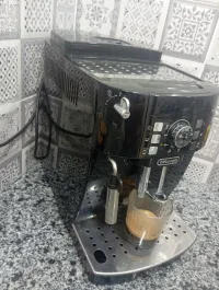 Cafetière Delonghi magnífica s 