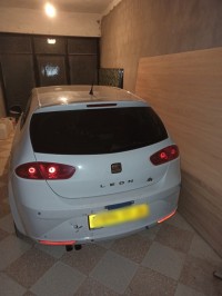 سيارات-seat-leon-2011-المدية-الجزائر