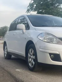 Nissan Tiida 5 portes 2011 Tiida 5 portes