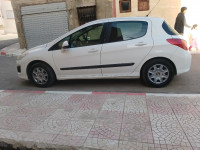 moyenne-berline-peugeot-308-2012-souk-el-khemis-bouira-algerie