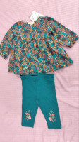 فساتين-robe-avec-pantalon-ensemble-verte-multicolore-pour-fille-de-6-mois-la-marque-du-pareil-au-meme-dorigine-سيدي-موسى-الجزائر