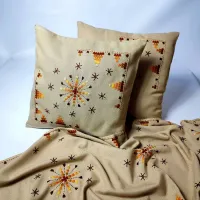 ENSEMBLE COUSSIN ET NAPPE DE TABLE BRODÉ MAIN