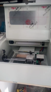 Machine laser co2 découpe et  graveur fabrication de cachet