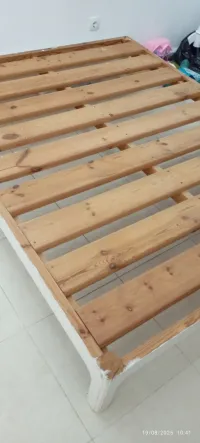 Sommier très solide 100% bois rouge 