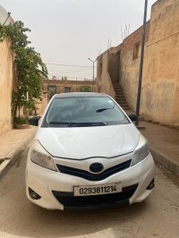سيارات-toyota-yaris-2012-تيارت-الجزائر