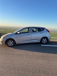 سيارات-hyundai-accent-rb-4-portes-2012-وهران-الجزائر