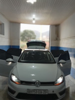 moyenne-berline-volkswagen-golf-7-2016-collo-skikda-algerie